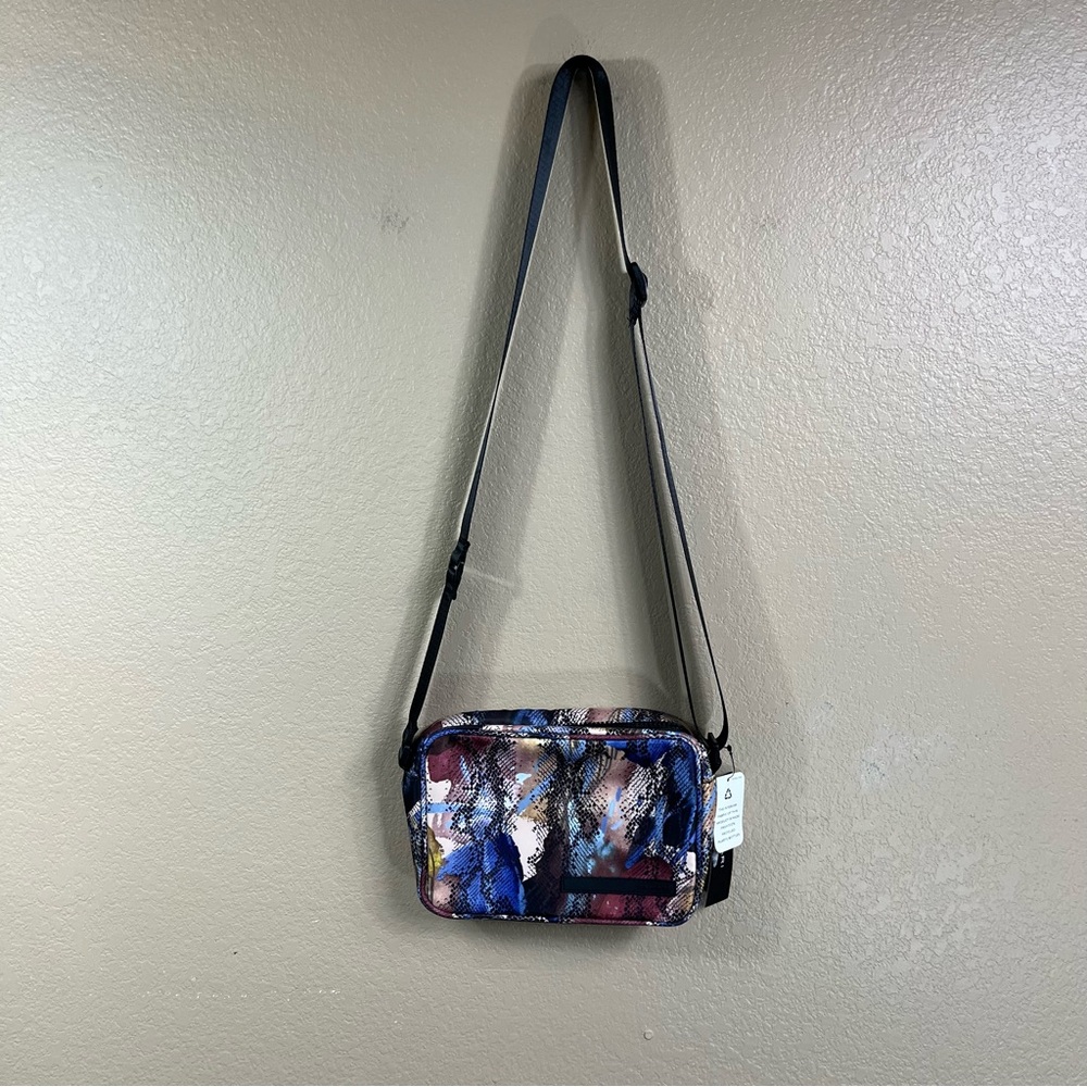 Tahari Monroe Crossbody bag snakeskin print. - Picture 3 of 7